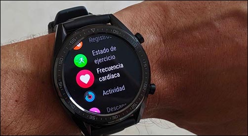 Huawei lanza una edición navideña del Watch GT 4, su mejor reloj, con  auriculares y una correa de regalo